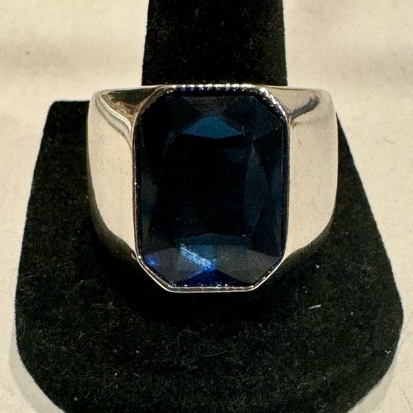 Large Elegant Sapphire Cubic Zirconia Statement Ring - One Size Stretch - Picture 3 of 5